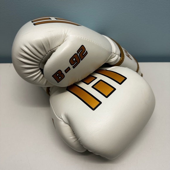 Hawk Hi Mould Tech B-92 12oz White And Gold Training Boxing Gloves Unisex Adult - Picture 3 of 3